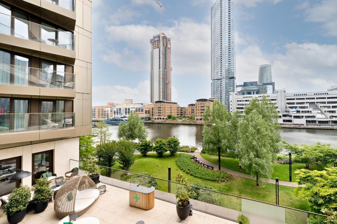 Elegant And Modern Apartments In Canary Wharf Right Next To Thames ロンドン エクステリア 写真